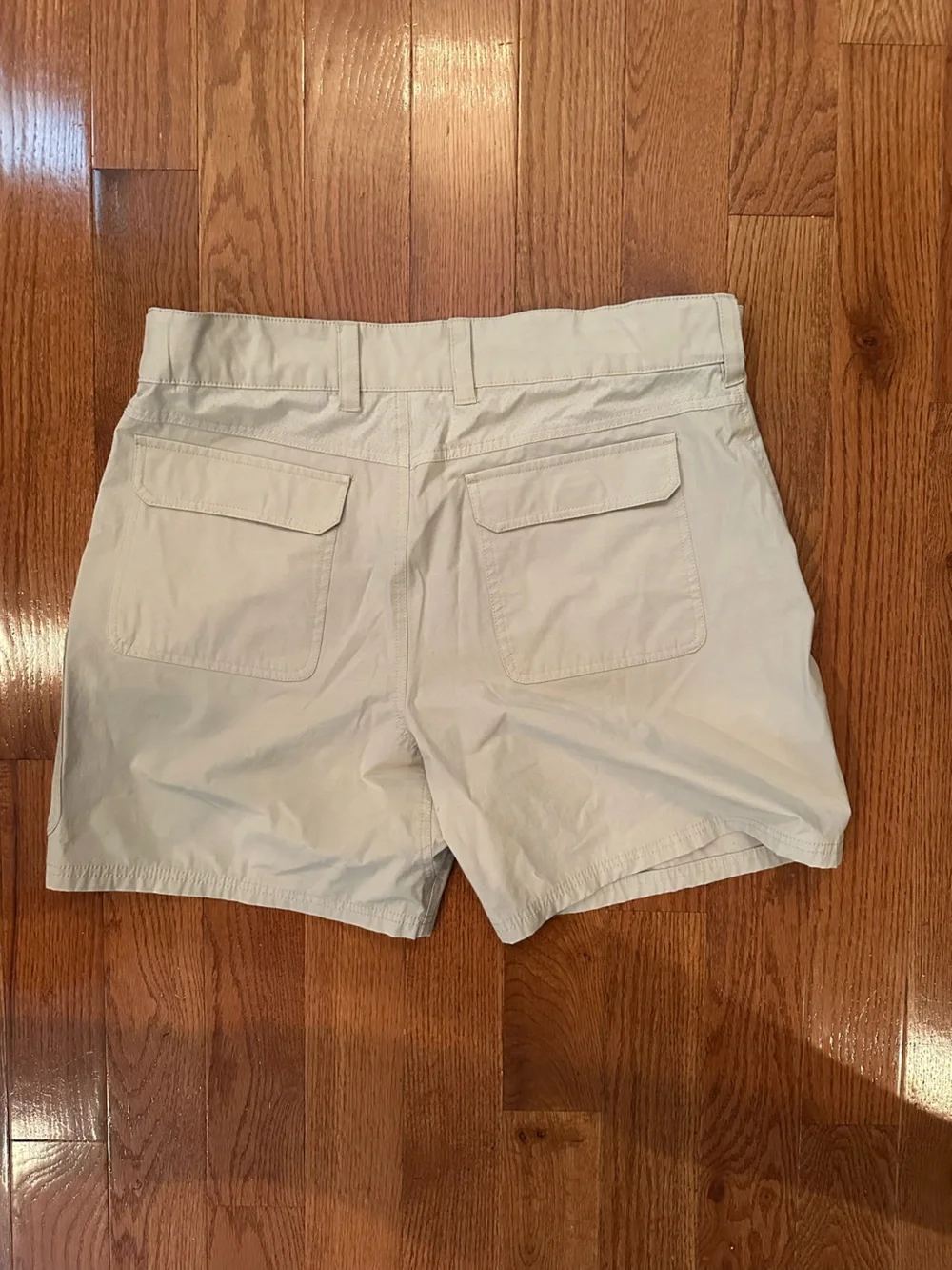 Huk next level khaki 7in fishing shorts men’s XL never worn